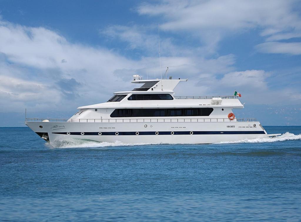 Отель Yacht Sarah Venezia La Giudecca Экстерьер фото