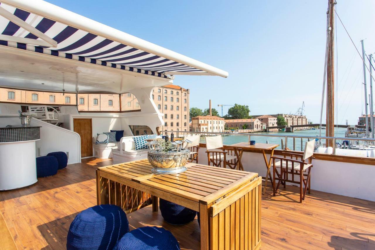 Отель Yacht Sarah Venezia La Giudecca Экстерьер фото