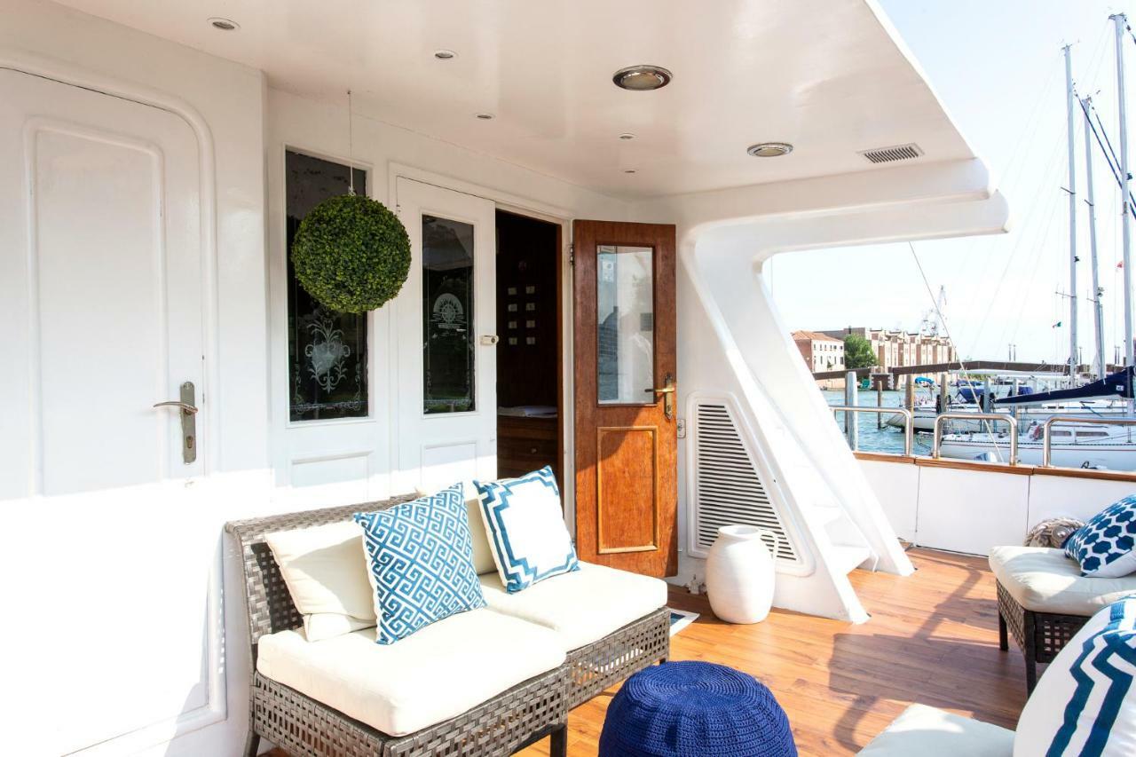 Отель Yacht Sarah Venezia La Giudecca Экстерьер фото