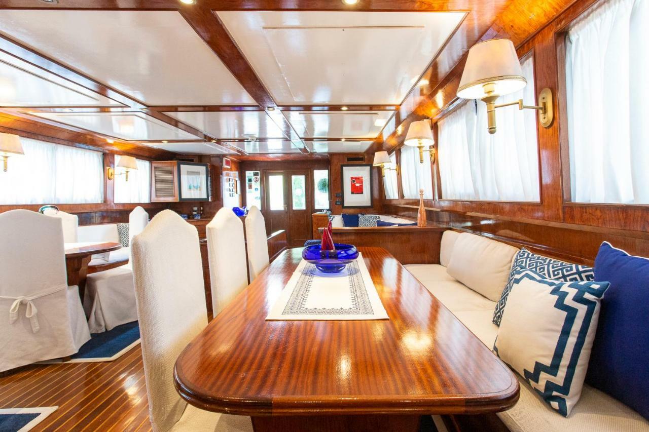 Отель Yacht Sarah Venezia La Giudecca Экстерьер фото